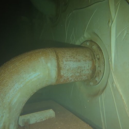 Sprinklertank-Inspektion: Stahltank, 5 Jahre – Rohrschelle Korrosion Tankbefahrung
